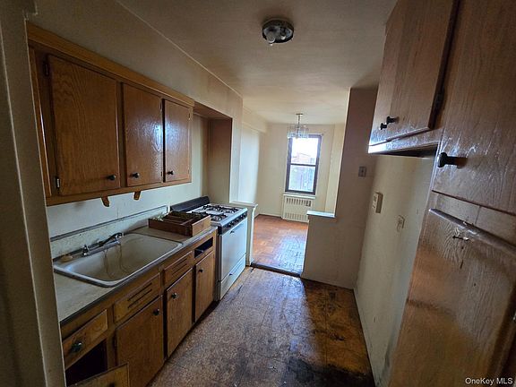 4th image of 2835 Webb Avenue #7J