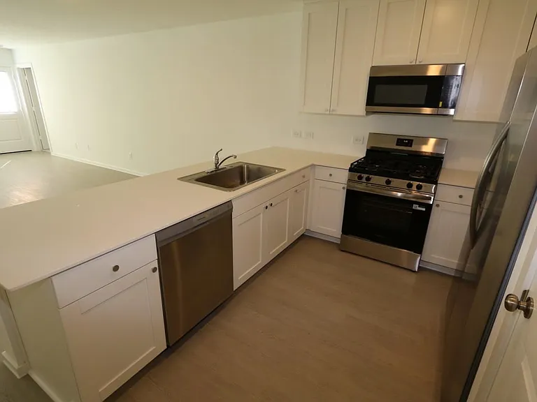 6245 Alder Creek Dr — Photo 2