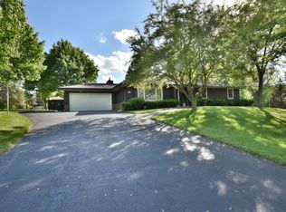 W311S8943 Cherokee Pass, Mukwonago, WI 53149