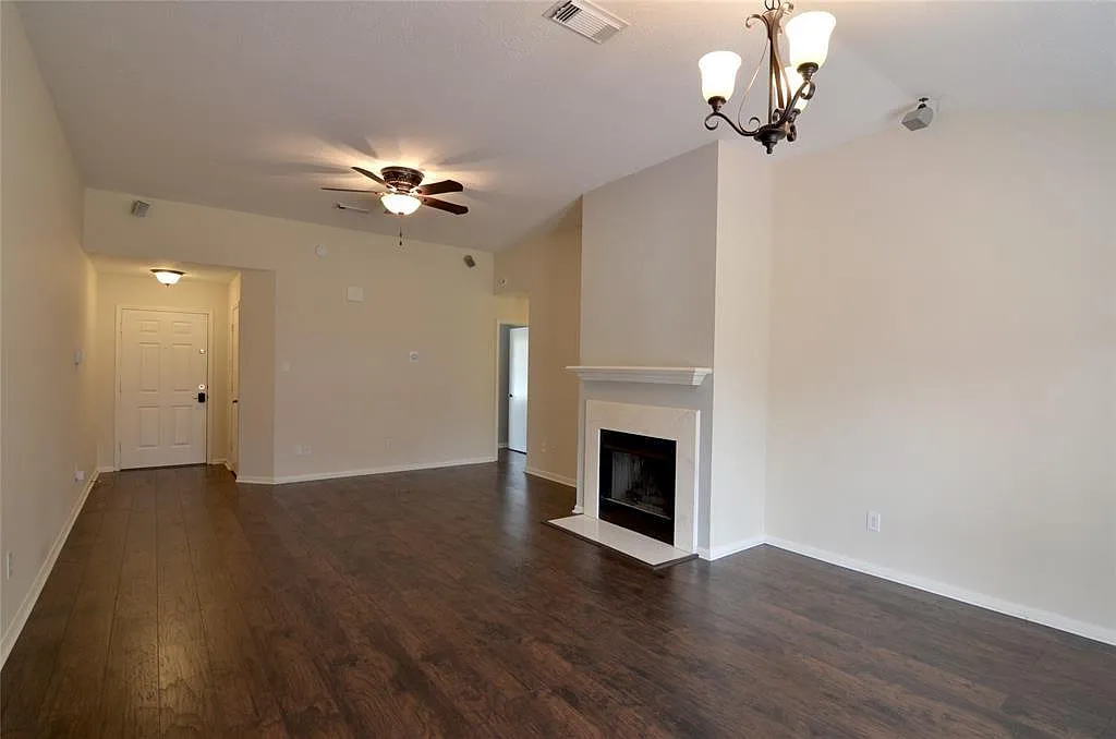 3 bed, 2.0 bath, 1414 sqft, $1,900 — Photo 4