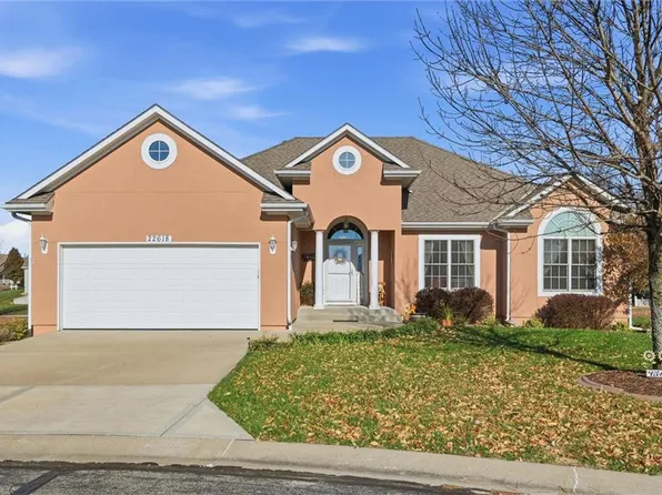 22618 Cole Ct, Peculiar, MO 64078