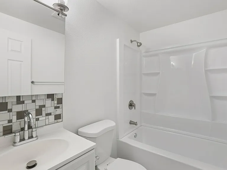 Images Highland Apartments — Photo 12