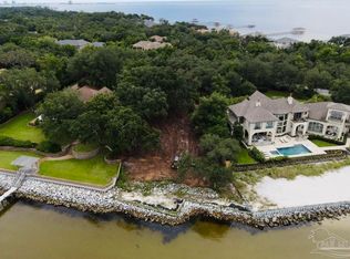 720 Peakes Point Dr, Gulf Breeze, FL 32561