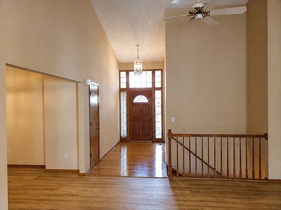 3rd image of 3919 S Dearborn St