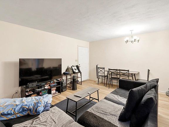 5th image of 401 Berryfield Ln APT D