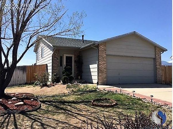 110 Dix Cr front view