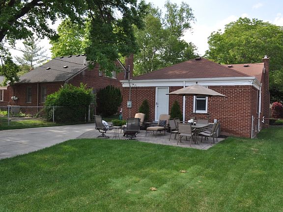 5th image of 2058 Bradford Rd