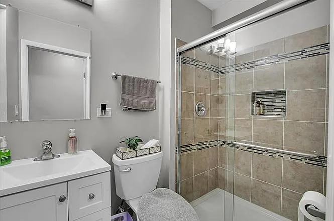 2080 Maplewood Cir — Photo 32