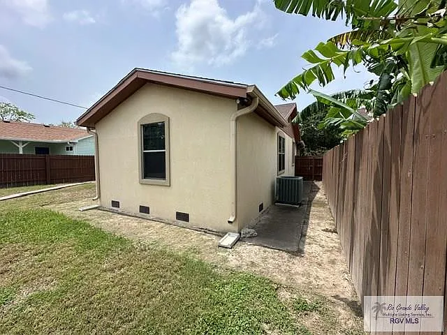 2024 E 19th St — Photo 22