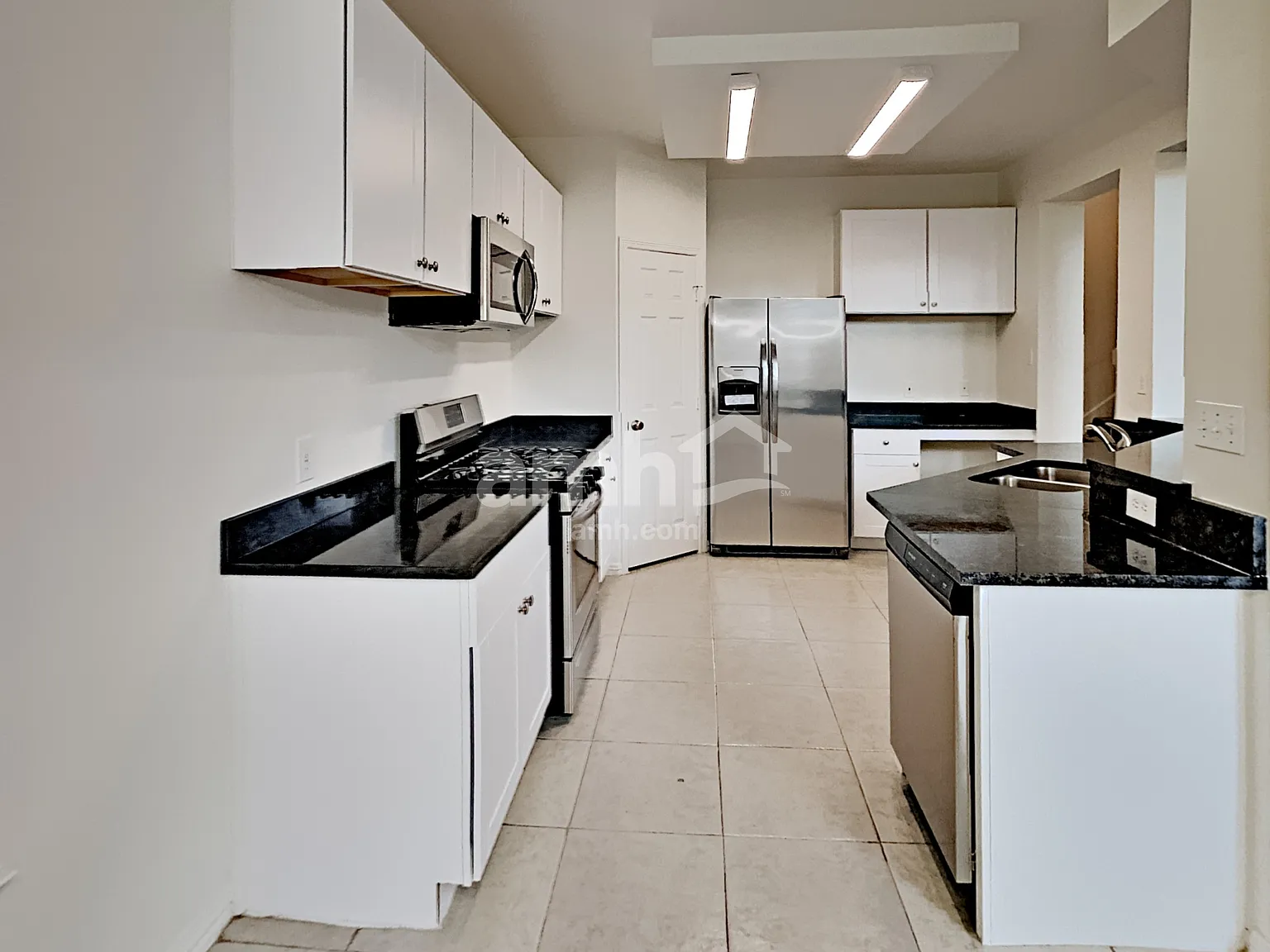 4 bed, 2.5 bath, 2753 sqft, $2,575 — Photo 3