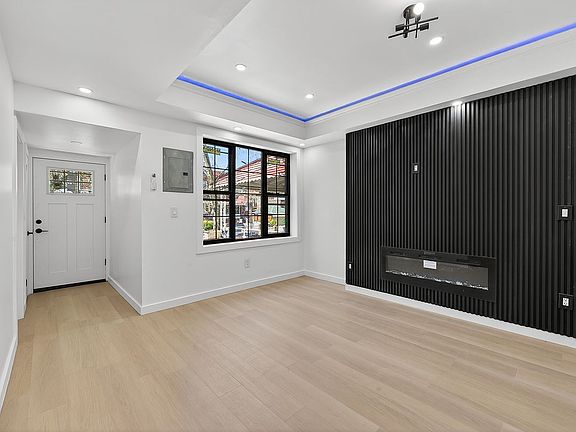 4th image of 511 E 54th St
