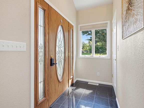 4th image of 5218 Riverview Cir