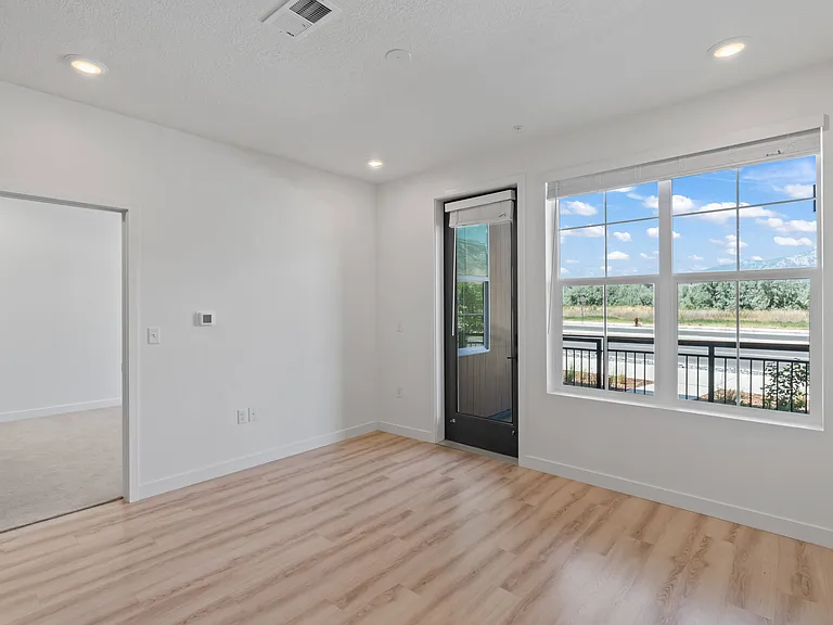 800 E 620 S — Photo 151
