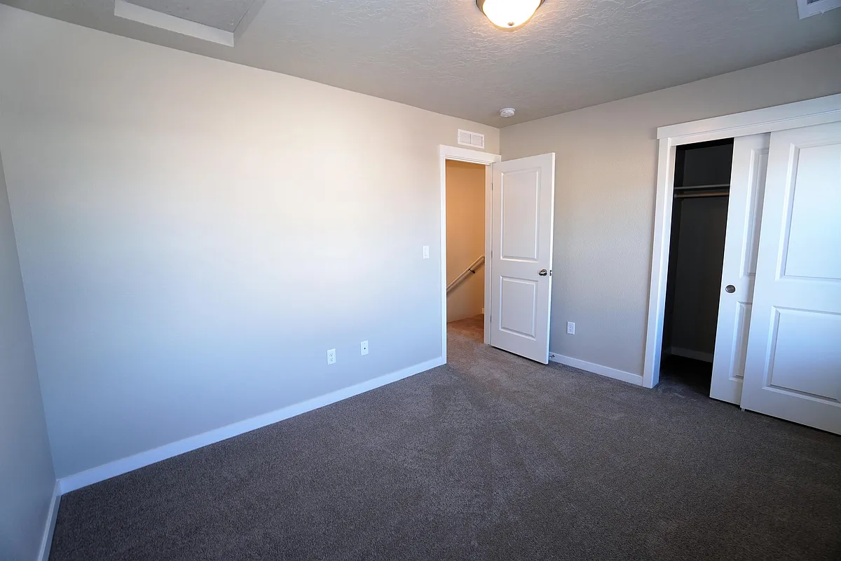 Building Photo - 5928 S Jessenia Ln #1