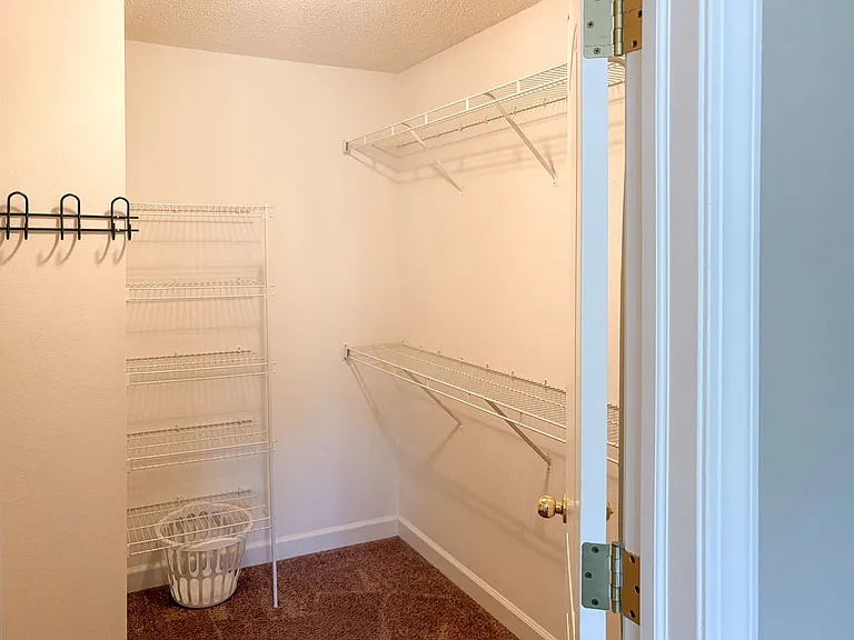 3533 S Glasgow Cir — Photo 17