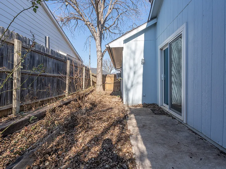2911 Forest Creek Dr — Photo 29