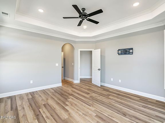 5th image of 126 Dogwood Pl