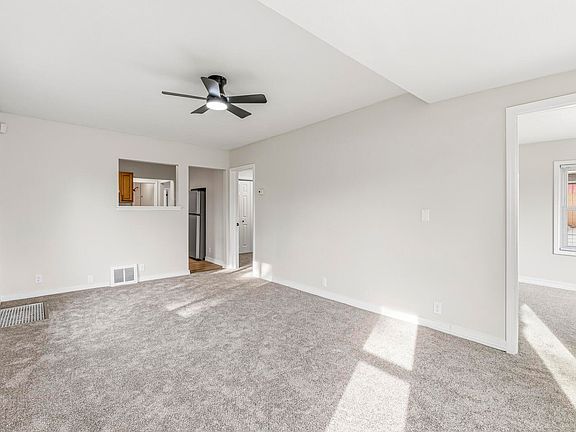 4th image of 1002 E Broadway St