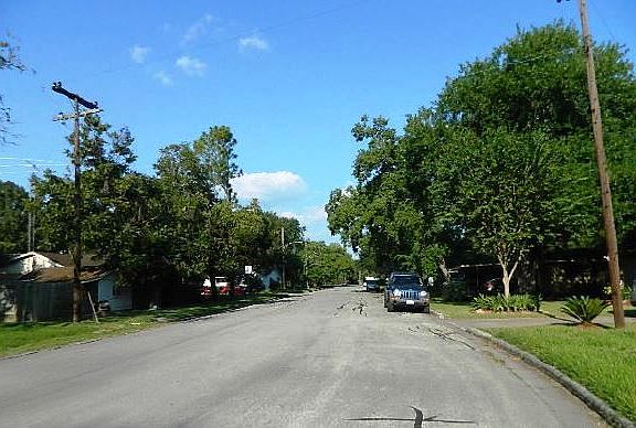 3rd image of 1313 Elm St