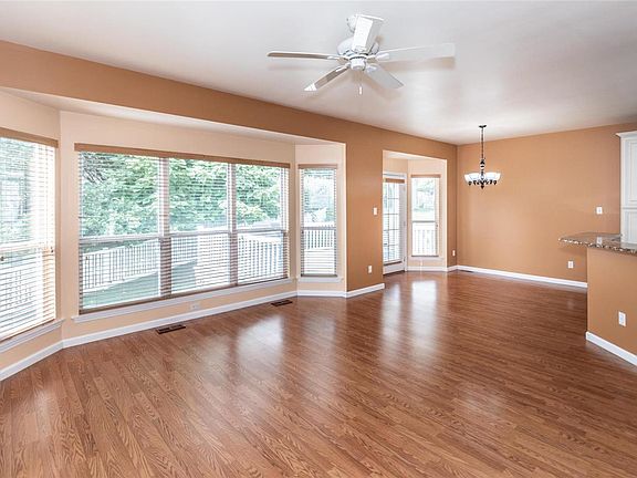 5th image of 923 Oak Knoll Manor Dr