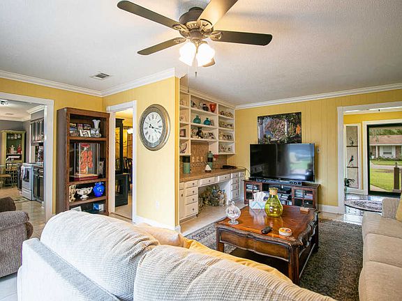 4th image of 15274 Parkwood Dr N