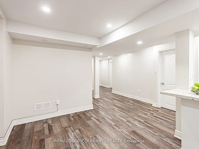 33 Durness Ave #BASEMENT — Photo 16