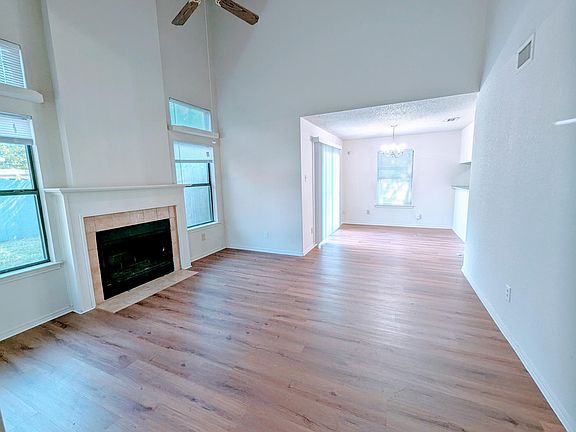 4th image of 700 Versailles Dr