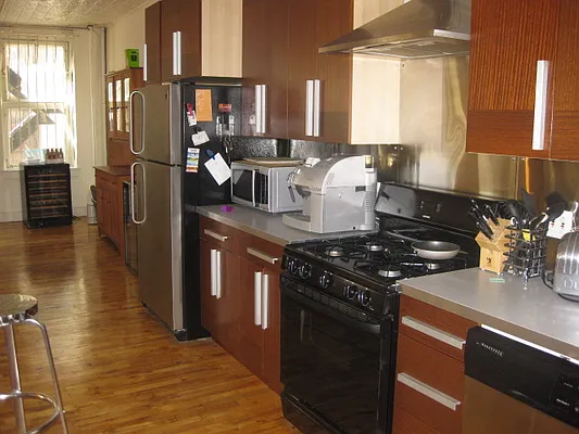 Rented by Skygroup Realty | media 10