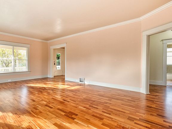 2nd image of 1424 N Northgate Way