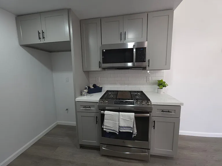 1642 Gardenia Ct #D — Photo 10