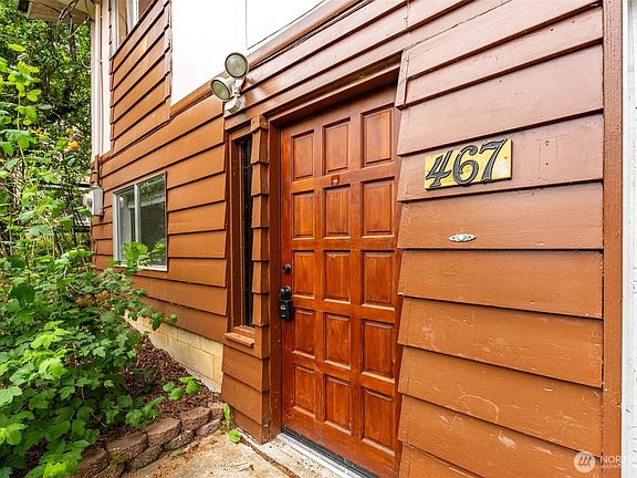 3rd image of 467 E Mommsen Street E