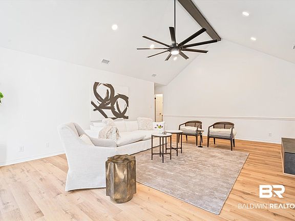 4th image of 9853 Lakeview Rd