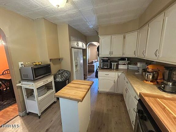 3rd image of 2205 2nd Ave
