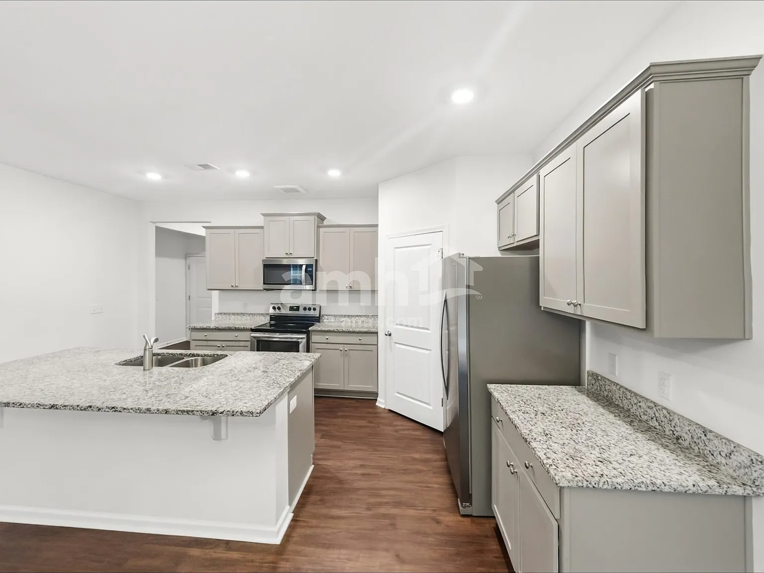 4 bed, 2.0 bath, 1774 sqft, $2,415 — Photo 3