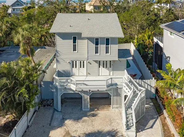 462 Island Cir, Sarasota, FL 34242