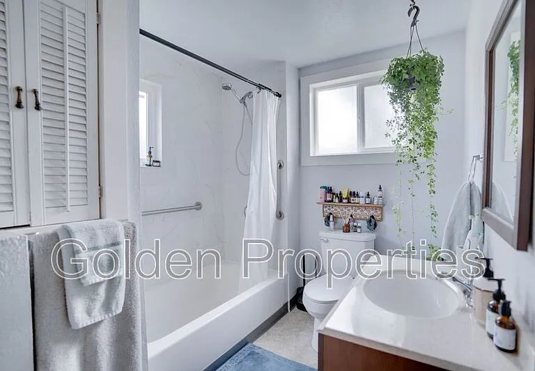 944 N 7th St — Photo 12