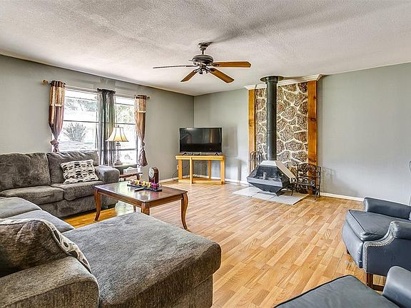 4th image of 1507 Janann Ave