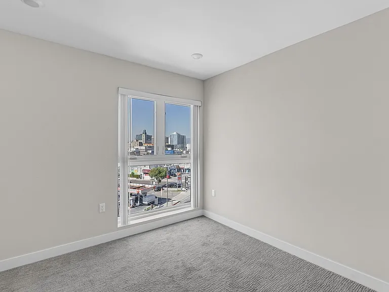 825 Coronado-Building — Photo 90