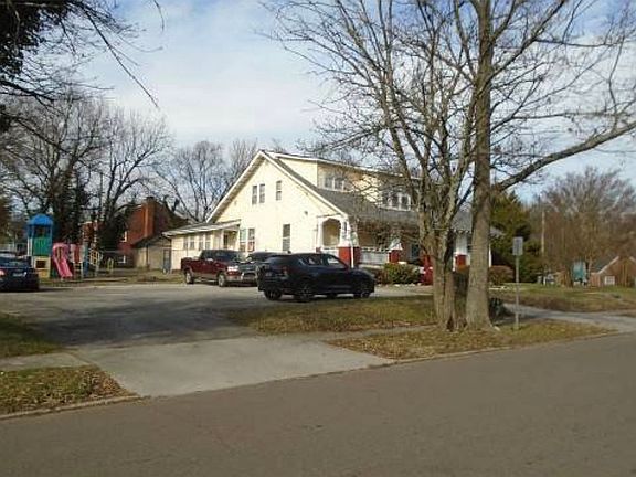 3rd image of 2647 Woodbine Ave