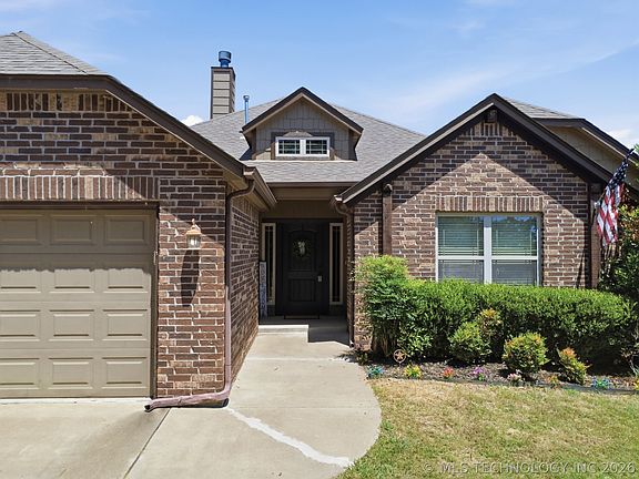 3rd image of 32253 Meadowood Dr