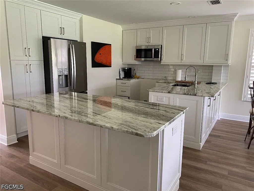 2 bed, 2.0 bath, 1437 sqft, $5,900 — Photo 4