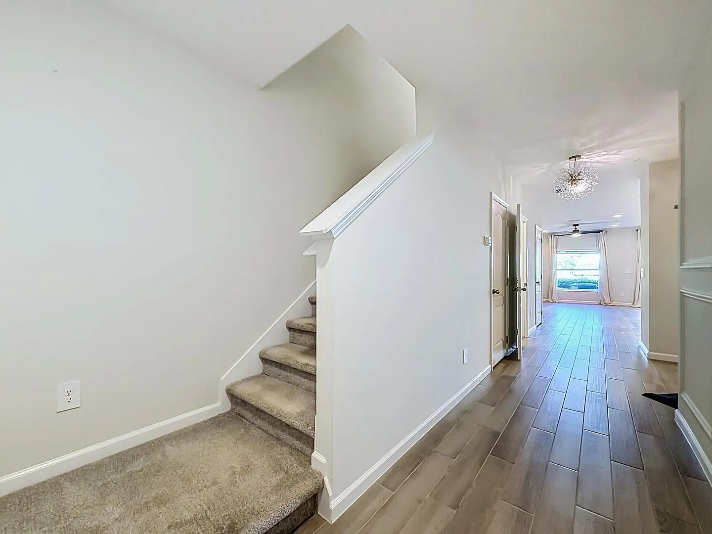 Modern 3-Bedroom Townhome with Loft, Pool & Pet-Friendly Community — Photo 4