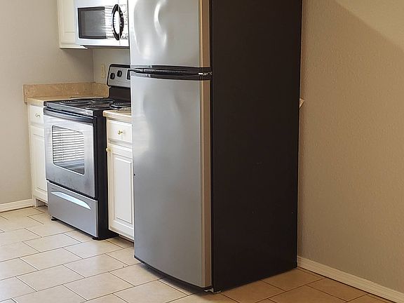 3rd image of 1030 N 11th Ave