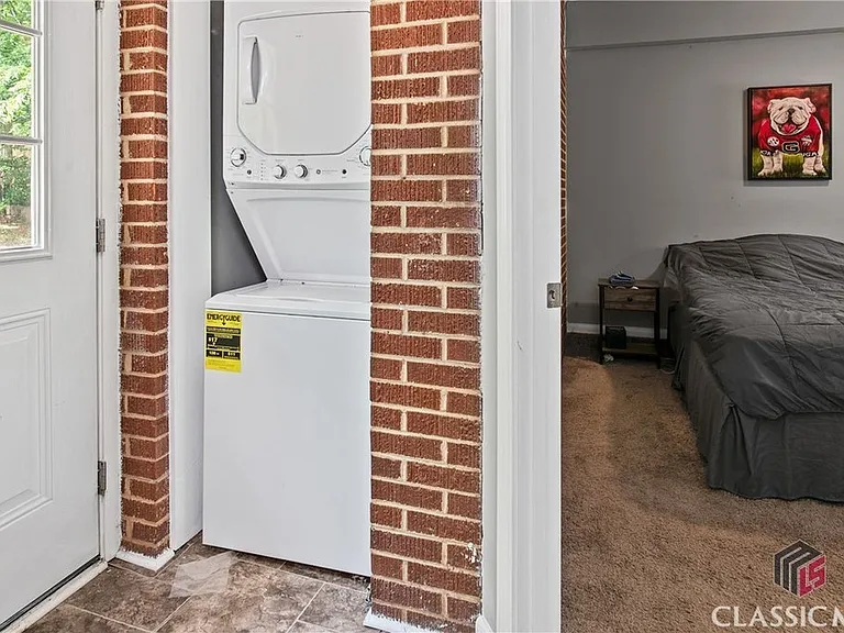 135 Hillside St — Photo 17
