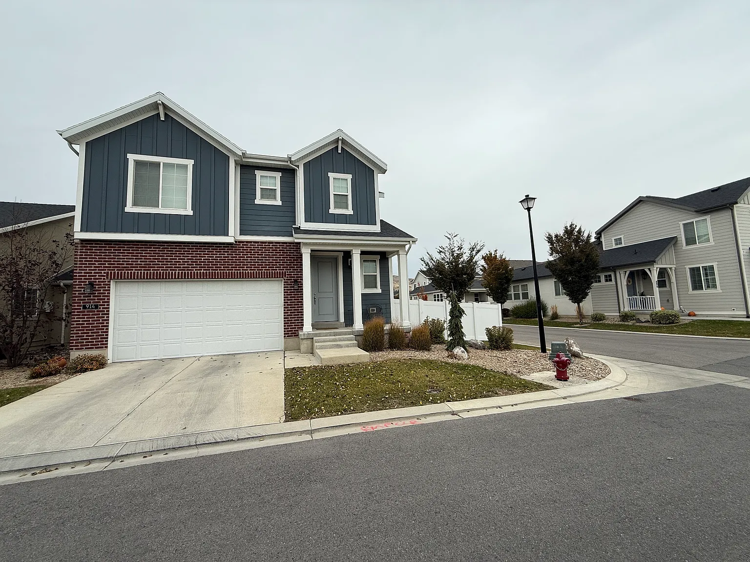 5 bed, 3000 sqft, $3,695 — Photo 2