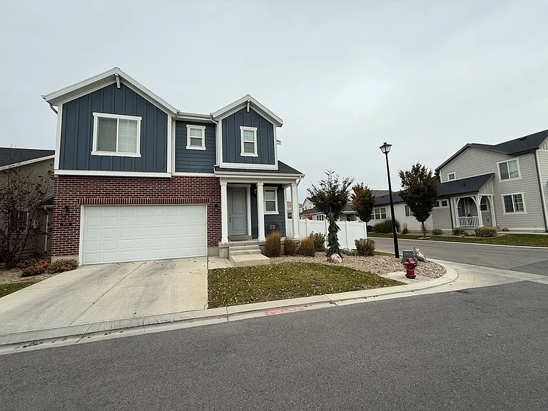 914 W Sandypark Ln — Photo 2