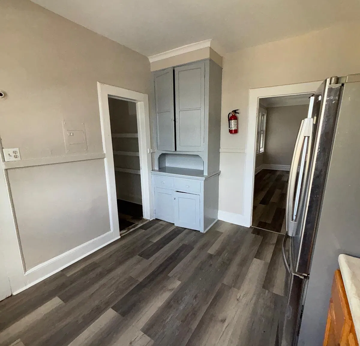 3 bed, 850 sqft, $2,100 — Photo 2