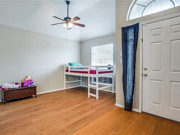 5th image of 1265 Old Oak Dr
