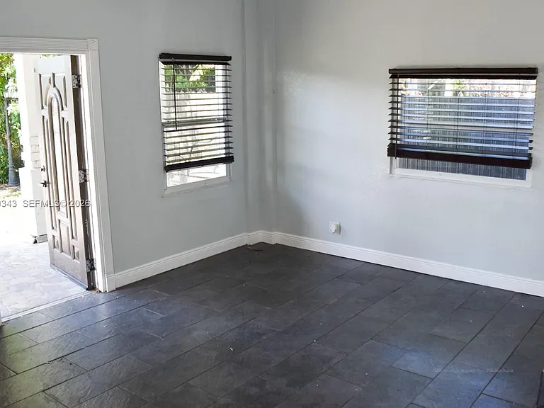 2218 N Harding St — Photo 97