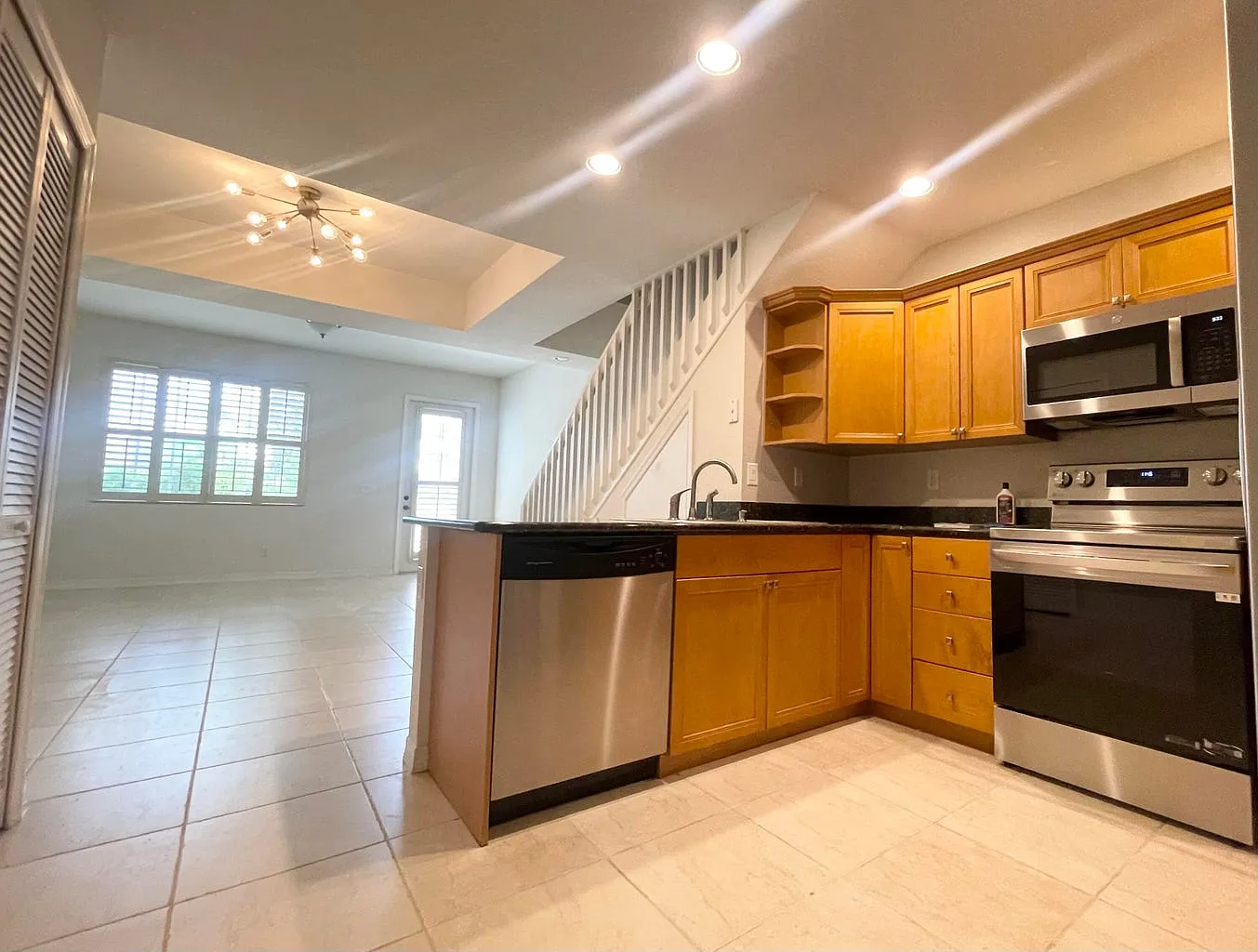 902 S Federal Hwy — Photo 2